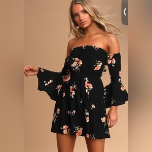 Lulu’s XS black floral print off the shoulder mini dress with bell sleeves.
